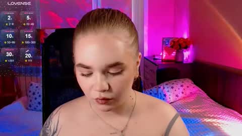 Snapshot of emilyrisse chatting on 17, 11, 2025 Emily Emi online show from 17, 11, 2025