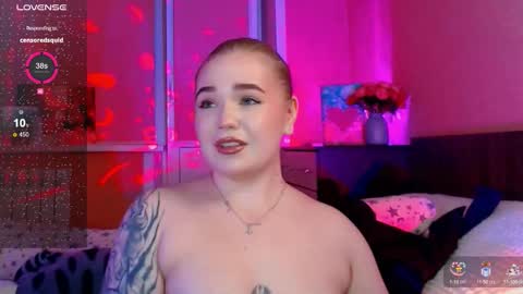 Snapshot of emilyrisse chatting on 1, 12, 2025 Emily Emi online show from 1, 12, 2025