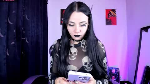 Snapshot of emilyrymer chatting on 29, 10, 2025 Emily Support me to have 100 likes plx online show from 29, 10, 2025