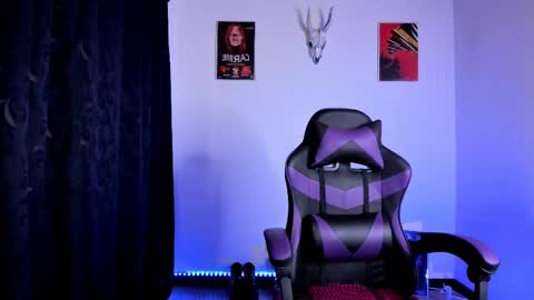 Snapshot of emilyrymer chatting on 26, 11, 2025 Emily Support me to have 100 likes plx online show from 26, 11, 2025