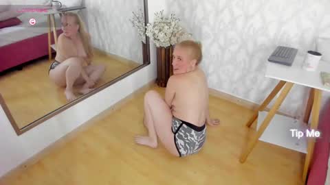 Snapshot of emilysumer chatting on 26, 12, 2024 Summer 3 online show from 26, 12, 2024