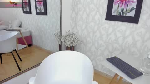 Snapshot of emilysumer chatting on 15, 1, 2025 Summer 3 online show from 15, 1, 2025