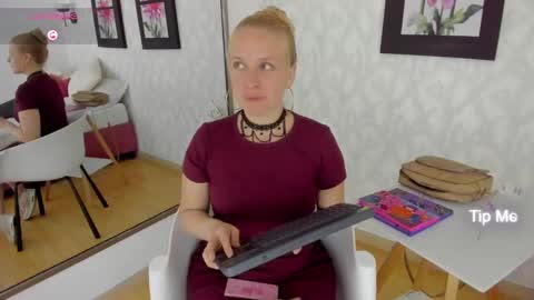 Snapshot of emilysumer chatting on 25, 1, 2025 Summer 3 online show from 25, 1, 2025