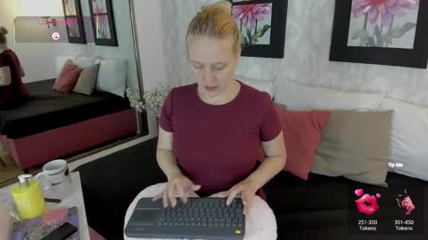 Snapshot of emilysumer chatting on 2, 10, 2025 Summer 3 online show from 2, 10, 2025