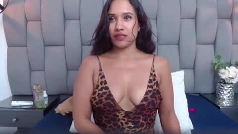 Snapshot of emilysweet2 chatting on 22, 10, 2025 emilysweet online show from 22, 10, 2025