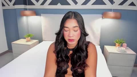 Snapshot of emilyzahar chatting on 17, 11, 2025 Emily online show from 17, 11, 2025