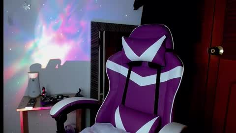 emilyzans07 online show from 5, 3, 2025