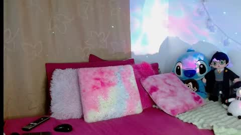 emilyzans07 online show from 9, 3, 2025