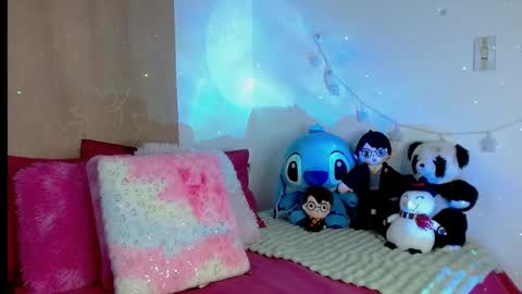 emilyzans07 online show from 9, 3, 2025