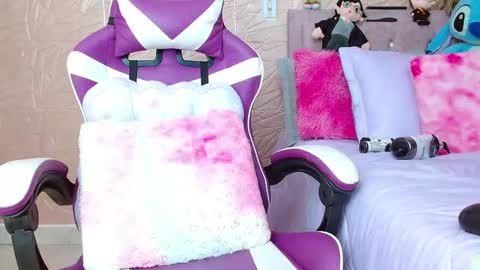 emilyzans07 online show from 5, 10, 2025