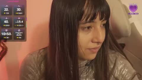 Snapshot of emitaa17228 chatting on 17, 10, 2025 emma online show from 17, 10, 2025