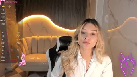 Snapshot of emma1_b_ chatting on 2, 10, 2025 Emma online show from 2, 10, 2025