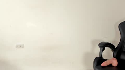 Snapshot of emma_980 chatting on 3, 12, 2024 emma online show from 3, 12, 2024