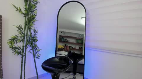 Emma Bloom online show from 20, 2, 2025