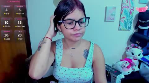 Snapshot of emma_boo_ chatting on 9, 11, 2025 emma_boo_ online show from 9, 11, 2025