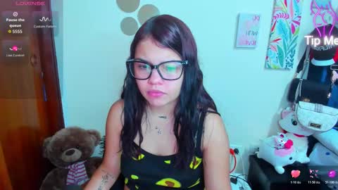 Snapshot of emma_boo_ chatting on 1, 12, 2025 emma_boo_ online show from 1, 12, 2025