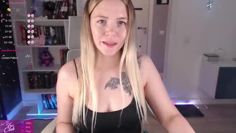 Snapshot of emma_bryan chatting on 9, 11, 2025 Emma online show from 9, 11, 2025