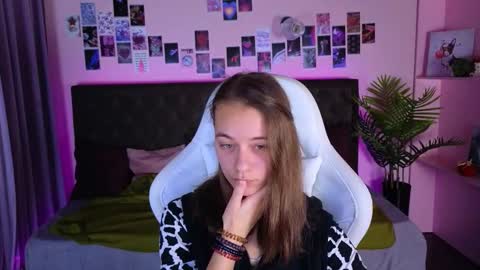 Snapshot of emma_chaser chatting on 17, 11, 2025 emma_chaser online show from 17, 11, 2025