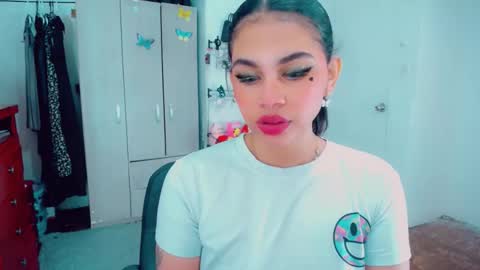 Snapshot of emma_diva chatting on 18, 10, 2025 emma online show from 18, 10, 2025