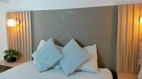 Snapshot of emma_fhox chatting on 8, 10, 2025 E M M A online show from 8, 10, 2025