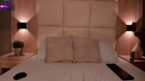 Snapshot of emma_fhox chatting on 15, 11, 2025 E M M A online show from 15, 11, 2025