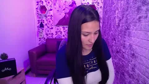 Snapshot of emma_garciaa_ chatting on 8, 3, 2025 emma online show from 8, 3, 2025