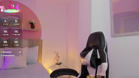 Snapshot of emma_greeyy chatting on 20, 10, 2025 E M M A online show from 20, 10, 2025