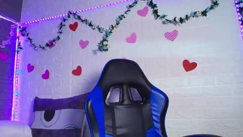 Emma Miel  online show from 21, 11, 2025