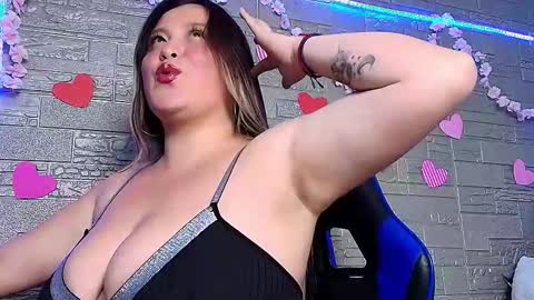 Snapshot of emma_honey__ chatting on 15, 12, 2025 Emma Miel online show from 15, 12, 2025