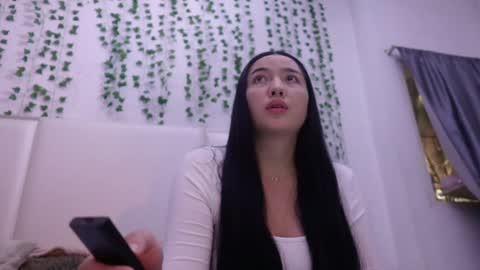 emma_johnson_ online show from 4, 11, 2025