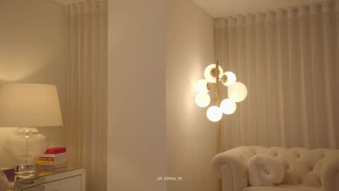 Snapshot of emma_lu1 chatting on 18, 10, 2025 emma_lu1 online show from 18, 10, 2025