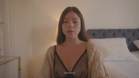 Snapshot of emma_lu1 chatting on 11, 11, 2025 emma_lu1 online show from 11, 11, 2025