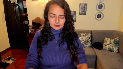 Snapshot of emma_luxy chatting on 4, 3, 2025 emma luxy online show from 4, 3, 2025