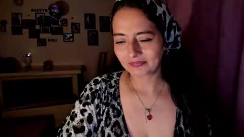 Snapshot of emma_luxy chatting on 6, 4, 2026 emma luxy online show from 6, 4, 2026