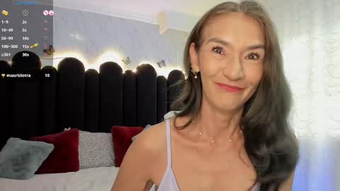 Snapshot of emma_mendoza chatting on 23, 10, 2025 Emma online show from 23, 10, 2025