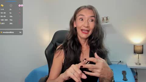 Snapshot of emma_mendoza chatting on 12, 11, 2025 Emma online show from 12, 11, 2025