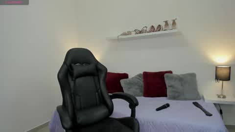 Snapshot of emma_mendoza chatting on 14, 11, 2025 Emma online show from 14, 11, 2025