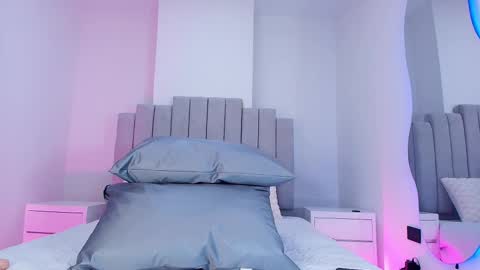 Snapshot of emma_trix chatting on 12, 11, 2025 Emma online show from 12, 11, 2025