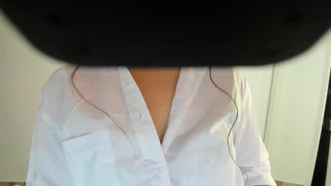 emma_white02 online show from 4, 10, 2025