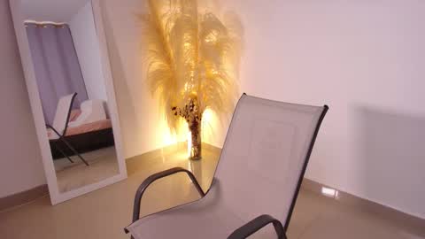 Snapshot of emmabeecker_ chatting on 13, 11, 2025 Emma online show from 13, 11, 2025