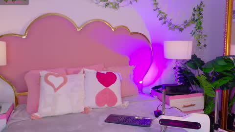 Snapshot of emmacrush chatting on 22, 12, 2025 Welcome Im yosein Your love is my passion activate it with your tips and enjoy with me online show from 22, 12, 2025