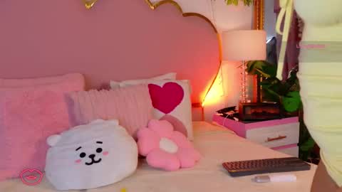 Snapshot of emmacrush chatting on 9, 1, 2026 Welcome Im yosein Your love is my passion activate it with your tips and enjoy with me online show from 9, 1, 2026