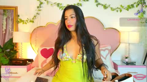 Snapshot of emmacrush chatting on 16, 1, 2026 Welcome Im yosein Your love is my passion activate it with your tips and enjoy with me online show from 16, 1, 2026
