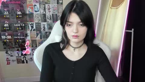 Snapshot of emmadarkk chatting on 14, 11, 2025 Emma online show from 14, 11, 2025