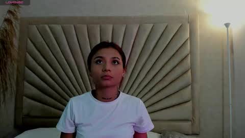 Snapshot of emmaduff_ chatting on 27, 11, 2025 online show from 27, 11, 2025