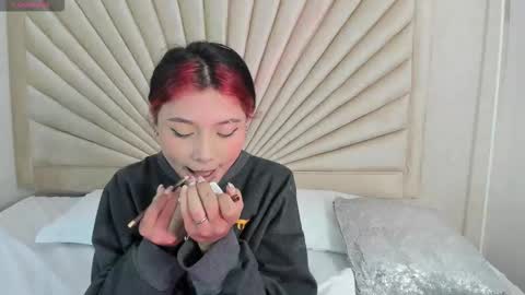 Snapshot of emmaduff_ chatting on 3, 12, 2025 online show from 3, 12, 2025