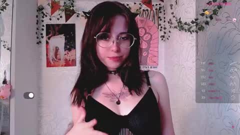 Snapshot of emmae__ chatting on 8, 11, 2025 Emma online show from 8, 11, 2025