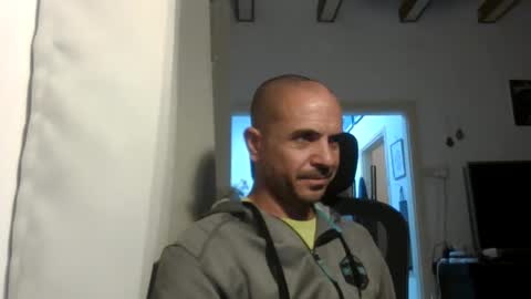 Snapshot of emmagold123 chatting on 2, 11, 2025 Ariel online show from 2, 11, 2025