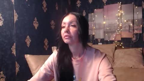 Snapshot of emmagoldx chatting on 4, 11, 2025 EmmaGoldX online show from 4, 11, 2025