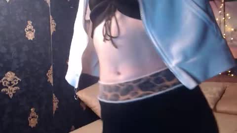 Snapshot of emmagoldx chatting on 13, 11, 2025 EmmaGoldX online show from 13, 11, 2025